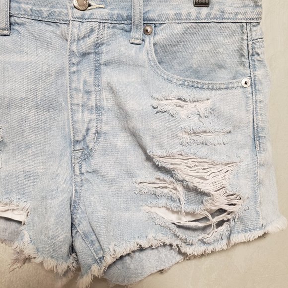 American Eagle Hi-Rise Festival Light Wash Distressed Shorts - Picture 4 of 11
